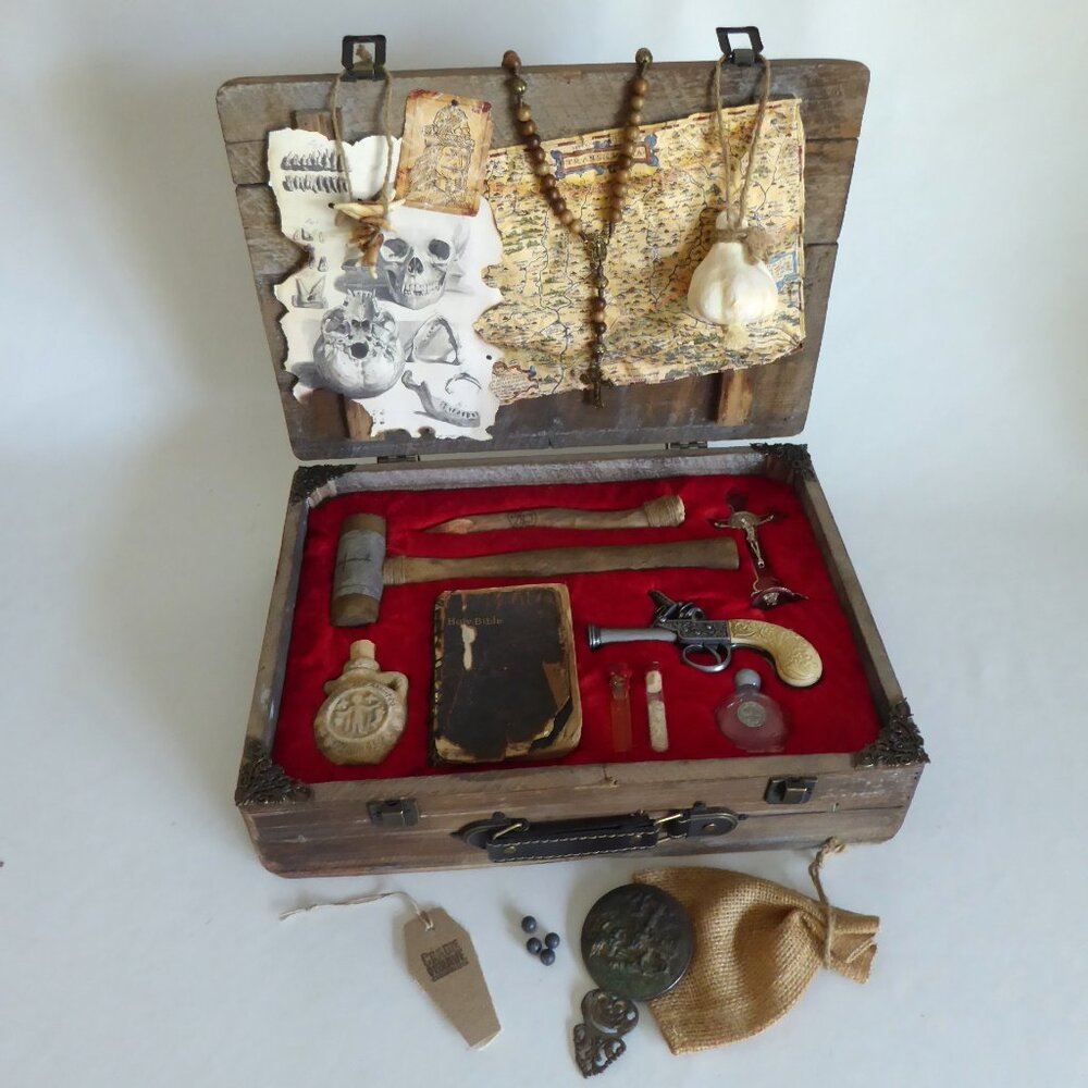 OOAK NEW HORROR VAMPIRE DRACULA KILLING SLAYING KIT PROP SUITCASE GAFF ODDITY